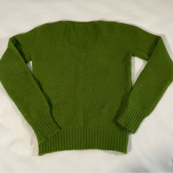 Benetton of Croatia women’s green argyle v-neck sweater - Picture 3 of 7